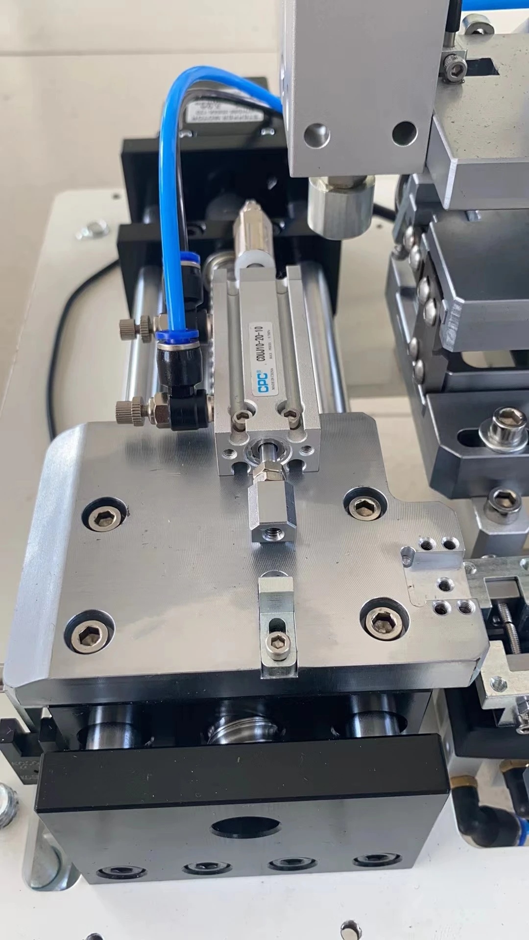 Intelligent Semi-Automatic USB Cable Stripping & Soldering Machine - Image 5